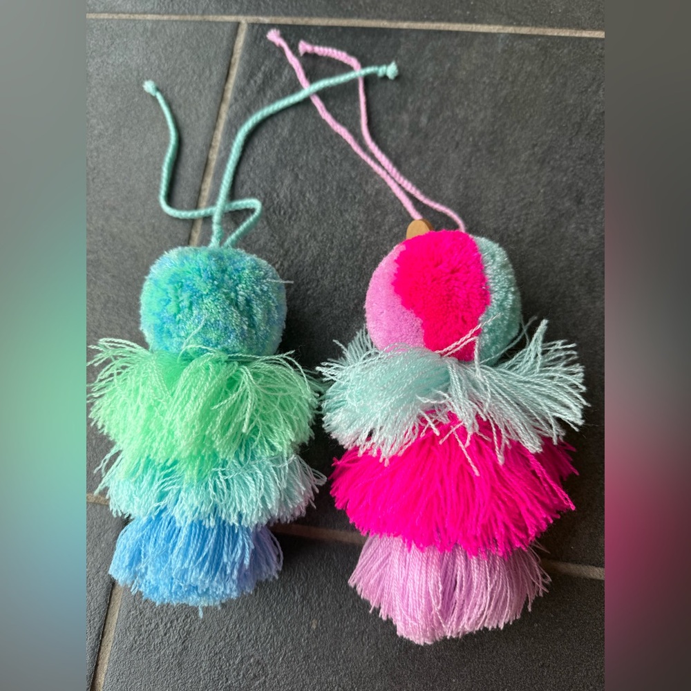2 Squeeze de Citron Poms Tassels